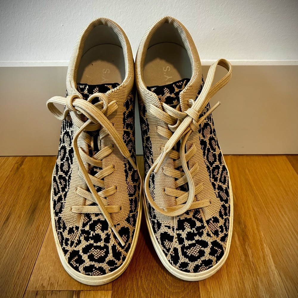 Rothys sneakers great condition size women 8.5